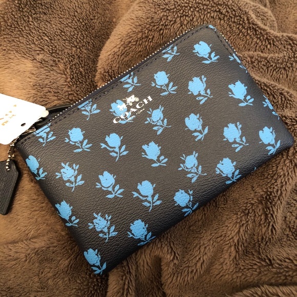 SALE NWT Coach RARE gorgeous floral wristlet!! - Picture 3 of 4